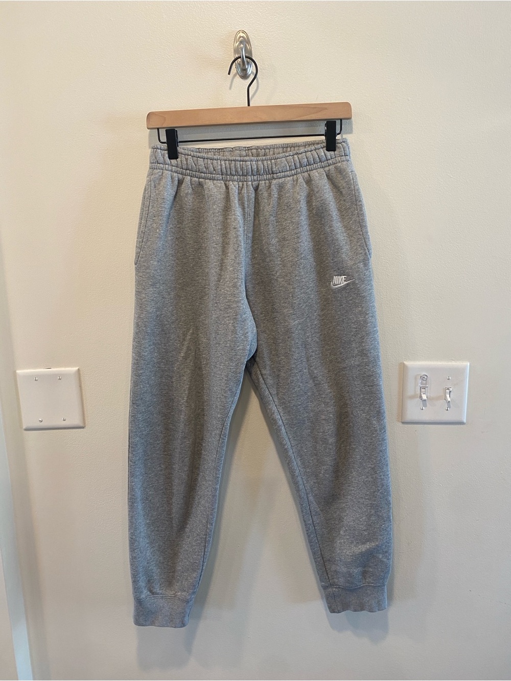 Nike Sportswear Club Fleece Joggers men’s size small gray athletic sweatpants